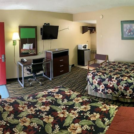 ليبرال Thunderbird Inn المظهر الخارجي الصورة