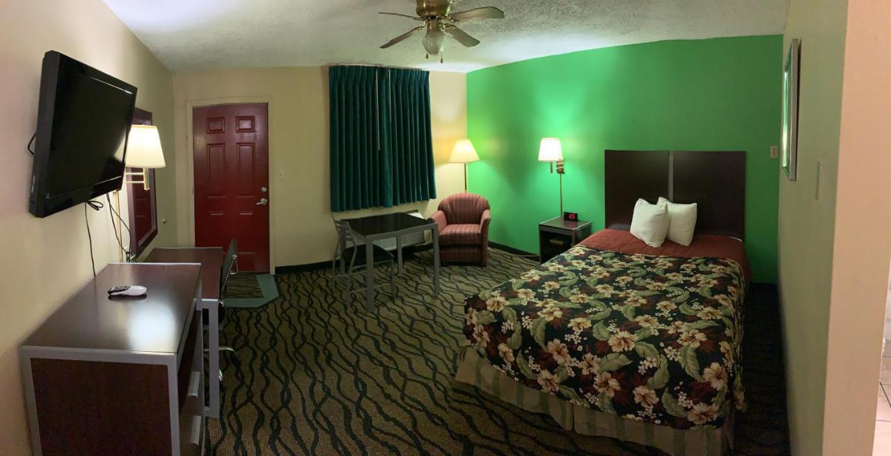 ليبرال Thunderbird Inn المظهر الخارجي الصورة