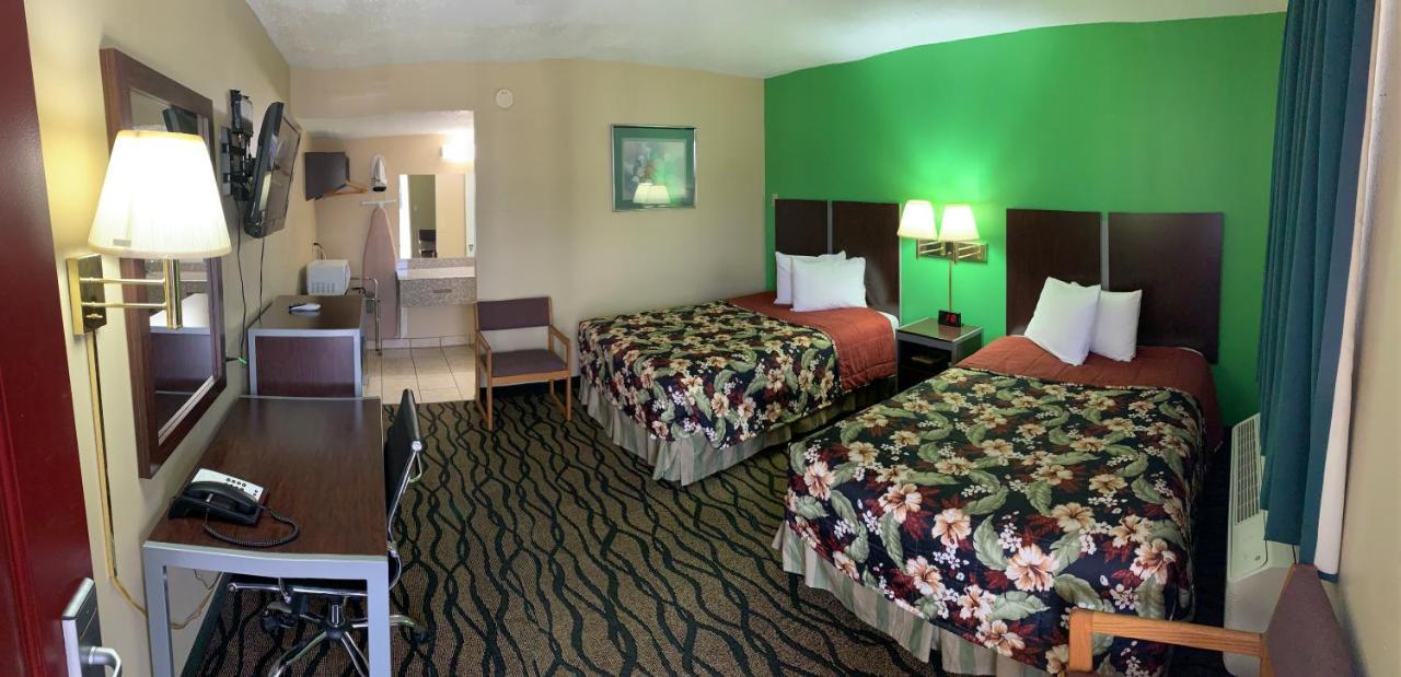 ليبرال Thunderbird Inn المظهر الخارجي الصورة