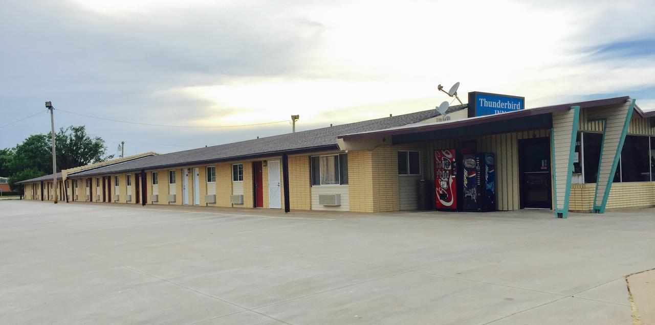 ليبرال Thunderbird Inn المظهر الخارجي الصورة